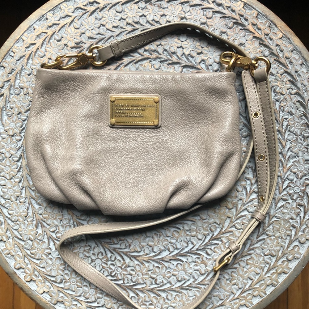 Marc Jacobs Classic Q Crossbody in Tan